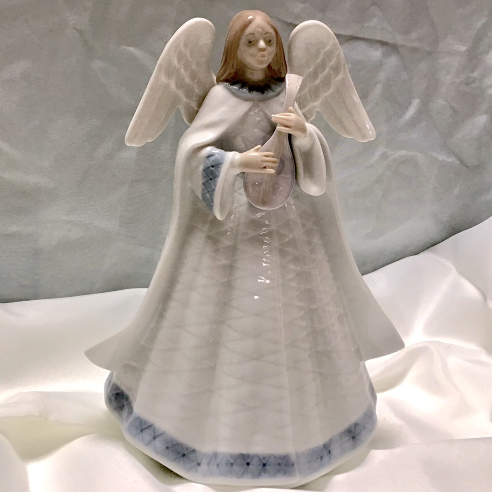 Vintage Lladro angel with mandolin figurine 5963